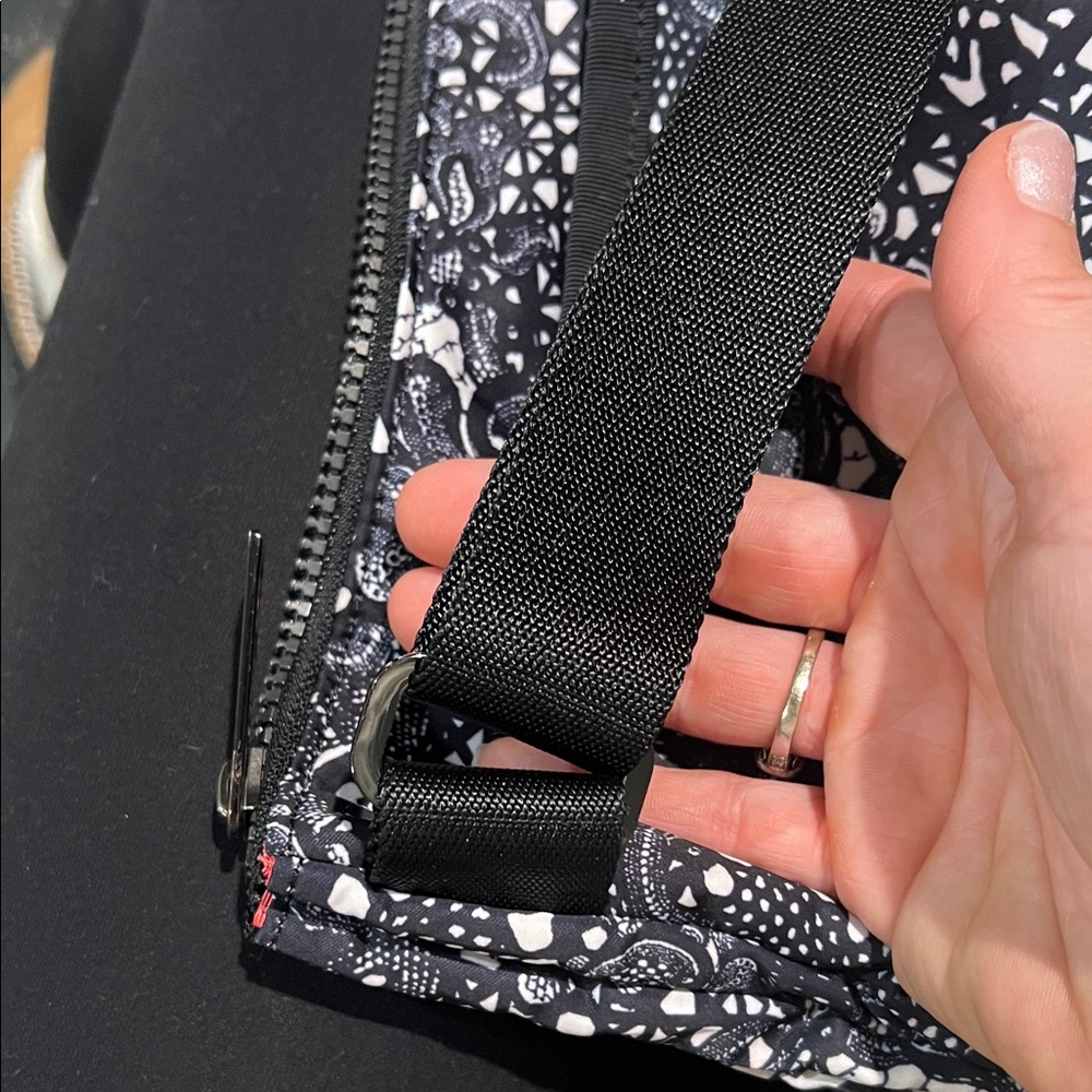 Lululemon Festival Bag / Hip Bag – Limited Edition Black & White Print - Picture 7 of 7
